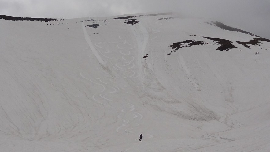 #9 descente : grandes courbes dans la lourde descente : grandes courbes dans la lourde