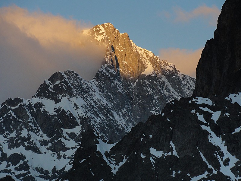 #5 Lever de soleil : Aiguille de Leschaux?? Lever de soleil : Aiguille de Leschaux??