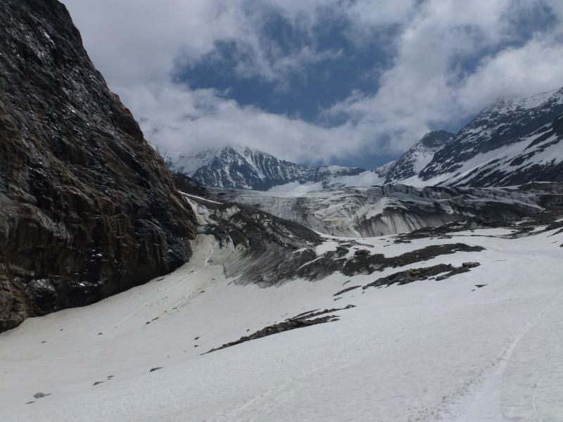 #35 Tête Carré : les echelles du Mauvais pas, juste à gauche, lorsque vous venez buter sur le glacier ( regardez un peu derrière vous et levez la tete, il y a un repere de peinture bleu Tête Carré : les echelles du Mauvais pas, juste à gauche, lorsque vous venez buter sur le glacier ( regardez un peu derrière vous et levez la tete, il y a un repere de peinture bleu