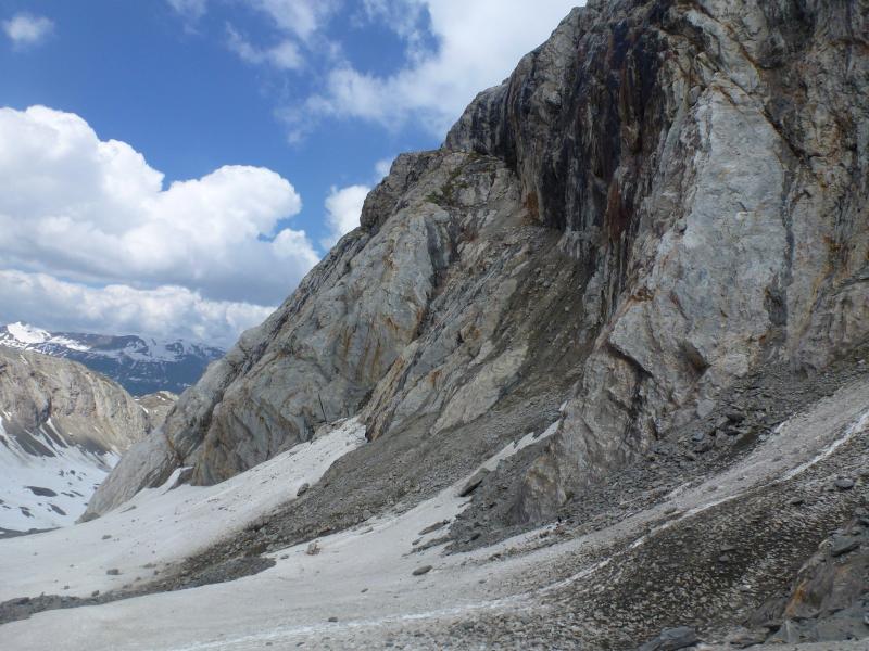#34 Tête Carré : Les echelles du Mauvais pas, juste au somet du névé de gauche. Tous le monde est passé entre le glacier et le rocher en rive droite, moi, j Tête Carré : Les echelles du Mauvais pas, juste au somet du névé de gauche. Tous le monde est passé entre le glacier et le rocher en rive droite, moi, j'ai pris les echelles, et je crois que c'etait le mieux et plus court à faire