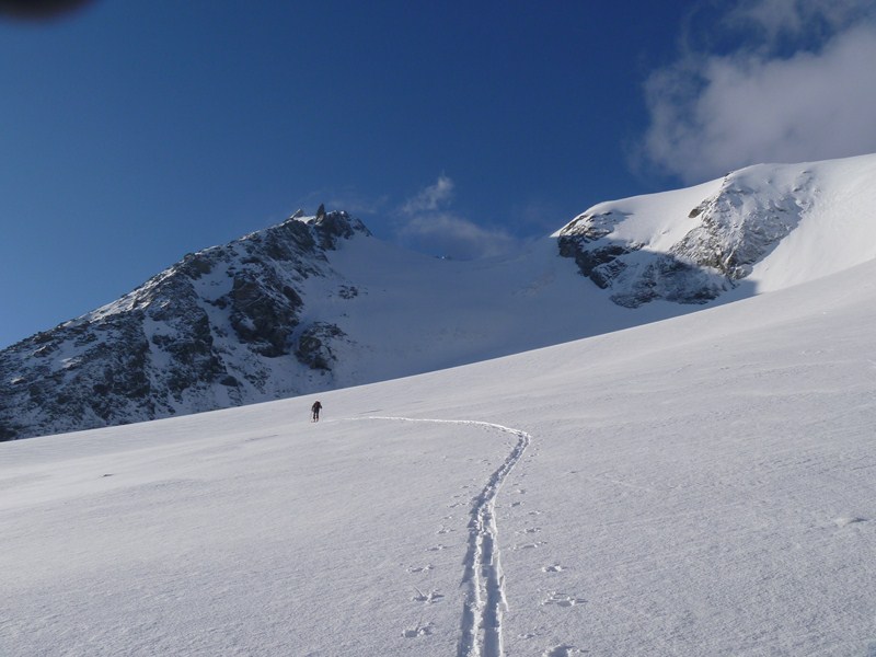 #4 lundi, la météo est finalement avec nous, ambiance paradisiaque a tracer dans cette fine couche de poudre lundi, la météo est finalement avec nous, ambiance paradisiaque a tracer dans cette fine couche de poudre