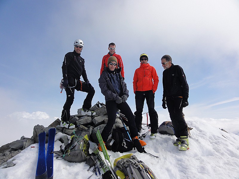 sommet : Xavier, Sylvia, Bastien, moi, Bernard (sortie du 31 mai)