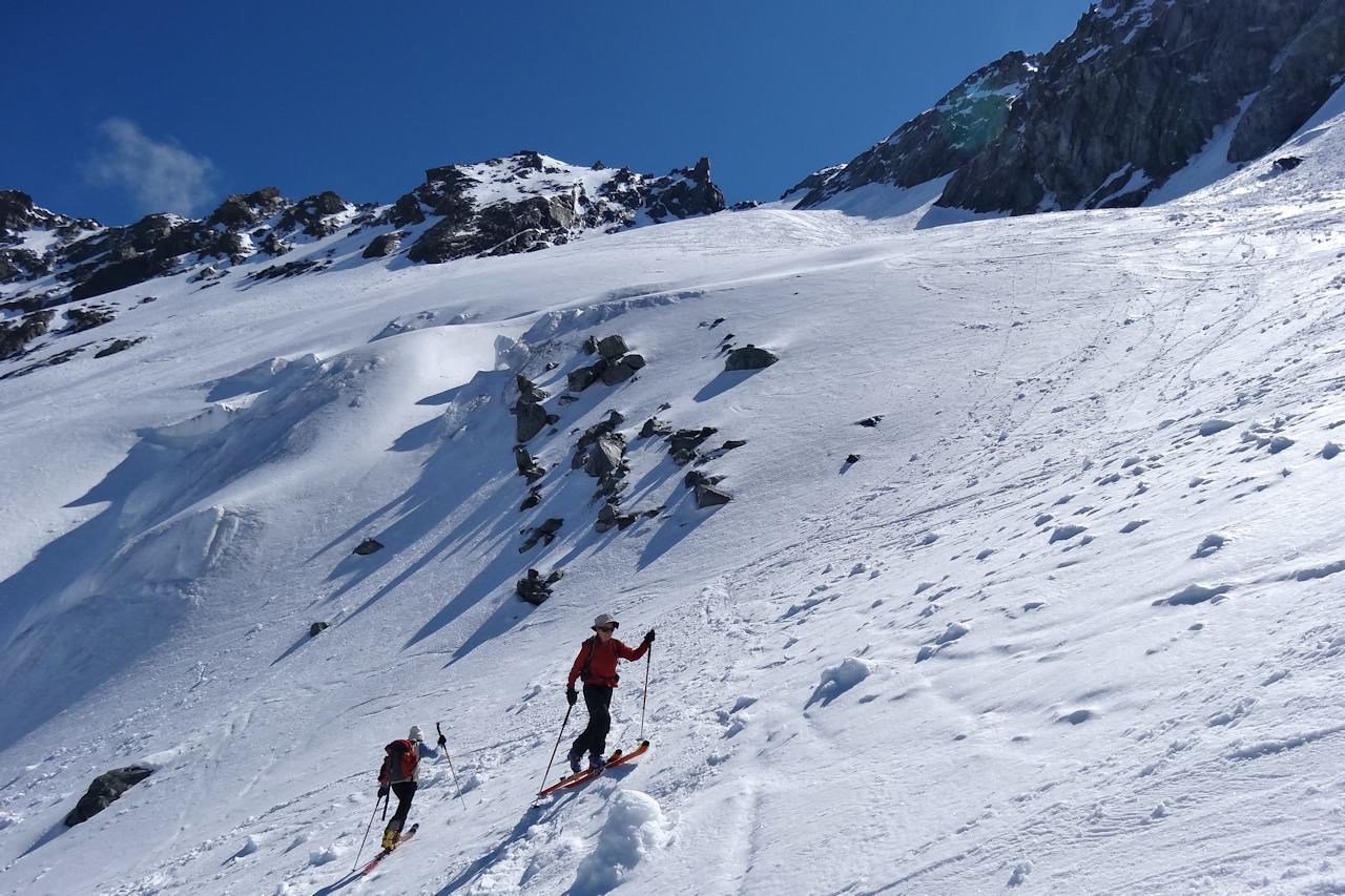 Neige toujours bien dure : La poudre de la veille a disparu.