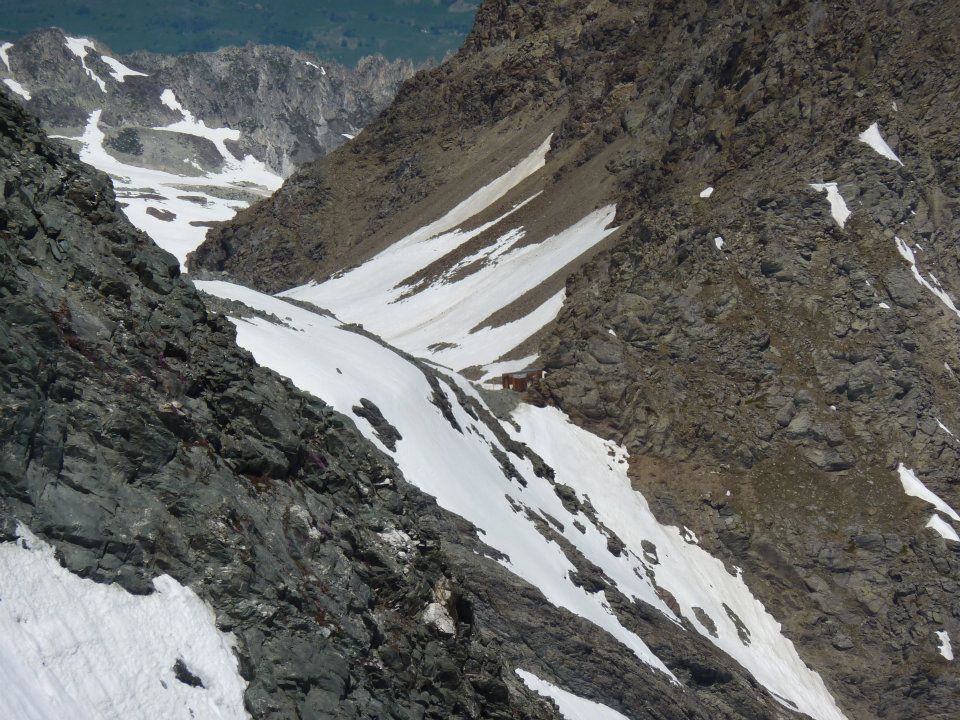 #13 N/E TURIA 2/6/12 : bivouac du grand col depuis la face N/E TURIA 2/6/12 : bivouac du grand col depuis la face