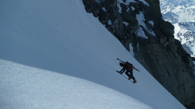 #3 Sortie du col : Option pédestre. Nous, c Sortie du col : Option pédestre. Nous, c'était à skis + couteaux