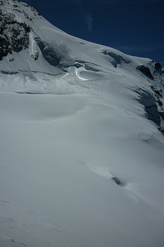 #18 Glacier de Geay peu après midi : Moquette après la grosse crevasse de gauche sur la photo et jusqu Glacier de Geay peu après midi : Moquette après la grosse crevasse de gauche sur la photo et jusqu'au bivouac du grand col