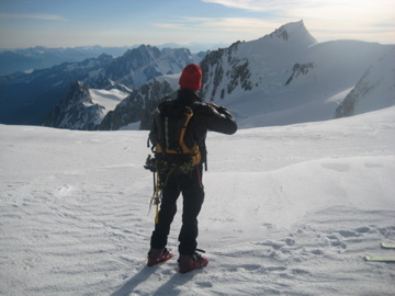 Mont Blanc : Vue sur l'Aiguille du Midi, le Mont Blanc du Tacul et le Mont Maudit depuis le refuge Vallot