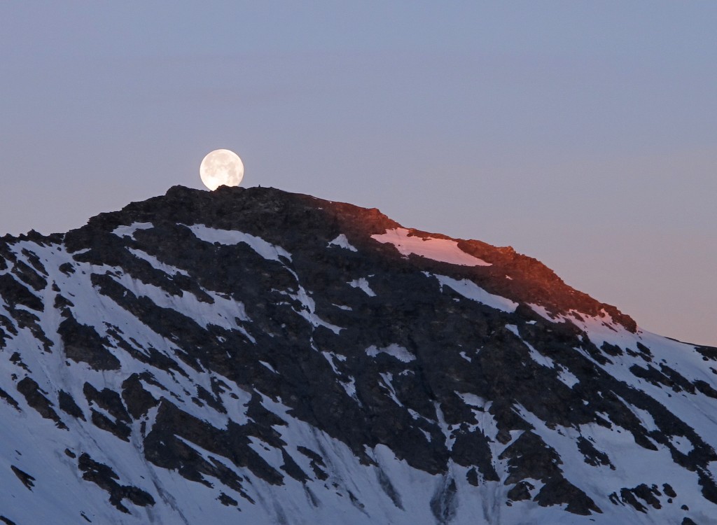 #1 La lune s La lune s'est posée... : ...sur Caramantran