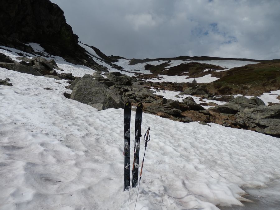#7 Déchaussage 2100m : En visant bien, seulement deux très courts déchaussages pour descendre jusqu Déchaussage 2100m : En visant bien, seulement deux très courts déchaussages pour descendre jusqu'à 2100m