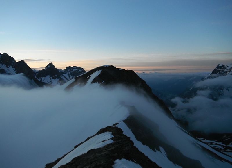 Débordements de nuage : La savoie déborde de nuage....