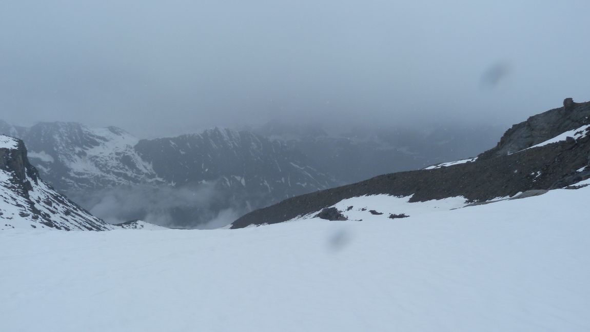 #19 1ère tentative : 3576m, malgré une brève éclaircie, il faut être raisonnable et redescendre 1ère tentative : 3576m, malgré une brève éclaircie, il faut être raisonnable et redescendre