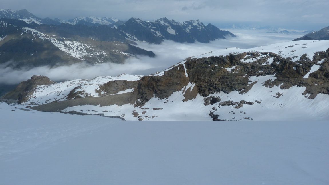 #50 Au loin : Déjà les nuages reviennent Au loin : Déjà les nuages reviennent