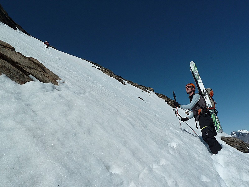 #11 Barre d Barre d'accès au glacier : : Djé et l'équipe de choc plus haut
