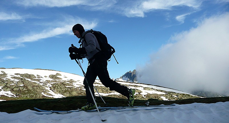 #2 Début de montée : ça fume derrière Khara ... Début de montée : ça fume derrière Khara ...