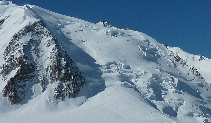 #5 Mt blanc du Tacul : Une plaque est partie dans la voie normale. Mt blanc du Tacul : Une plaque est partie dans la voie normale.