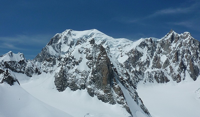 #8 Tour ronde : Sur fond de Mt Blanc et Mt Maudit. Tour ronde : Sur fond de Mt Blanc et Mt Maudit.