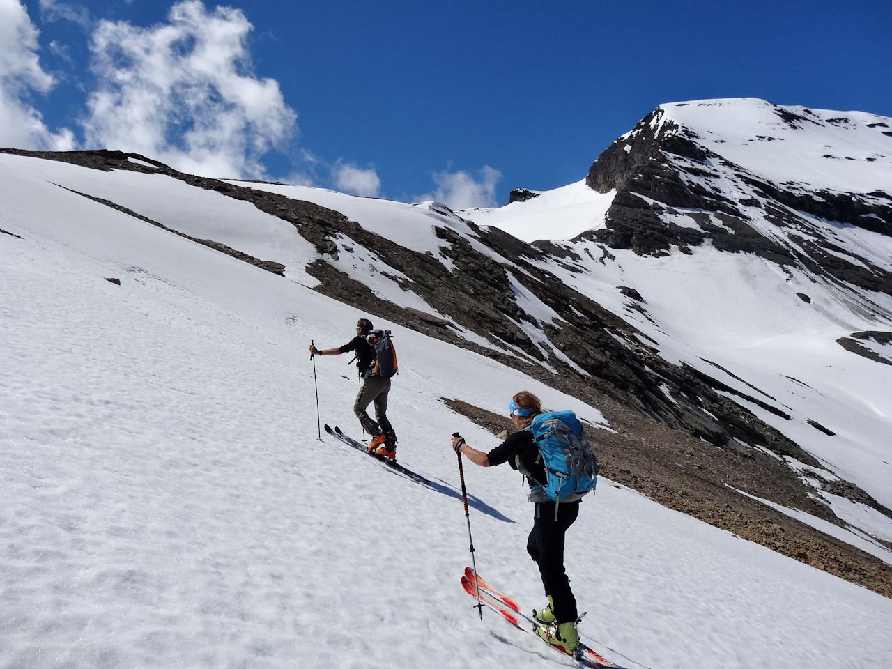 Montée au col des Roches : La douceur nous accompagne désormais.