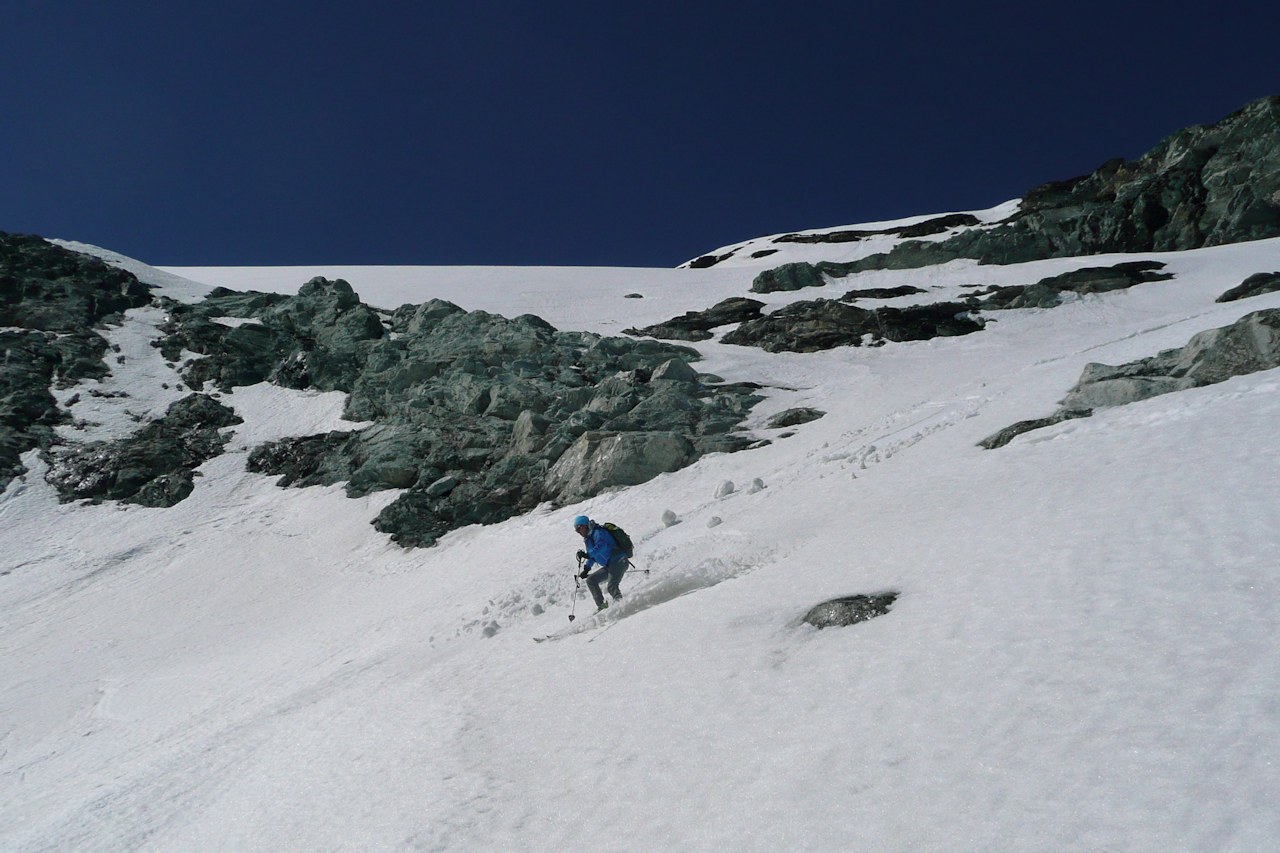 Descente flanc Est : Neige lourde mais sans surprise.