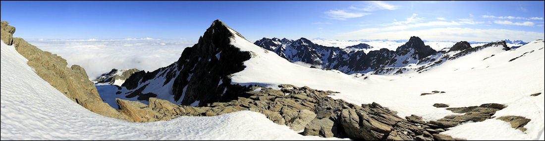 #5 vue sur le Rocher badon : et le grésivaudan sous les nuages vue sur le Rocher badon : et le grésivaudan sous les nuages