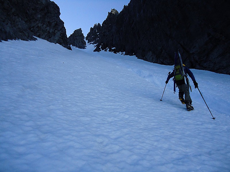 #3 milieu montée : neige bien gelée idéale pour cramponner milieu montée : neige bien gelée idéale pour cramponner