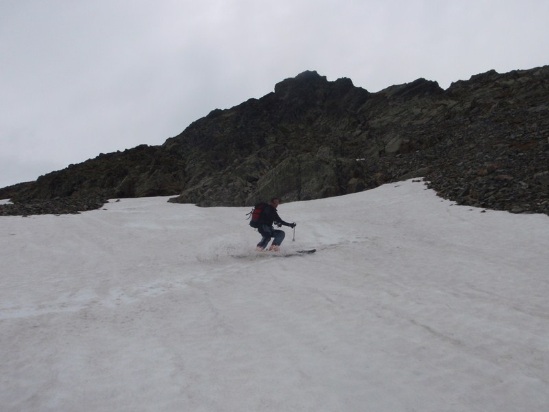 #4 descente : en profiter ! : Il y a quand même un peu de place pour virer , et la neige est agréable descente : en profiter ! : Il y a quand même un peu de place pour virer , et la neige est agréable