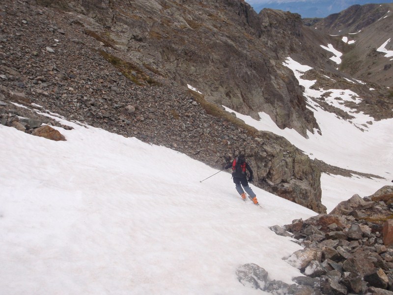 #5 descente : passage étroit , à peine la longueur des skis descente : passage étroit , à peine la longueur des skis