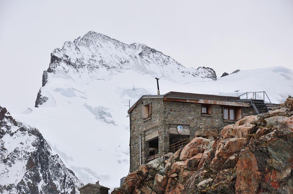 #4 Refuge des Ecrins : un refuge en meilleures conditions que la barre Refuge des Ecrins : un refuge en meilleures conditions que la barre