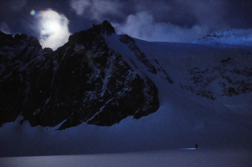 Nuit : A force de se lever à 3h, on se retrouve à skier de nuit
