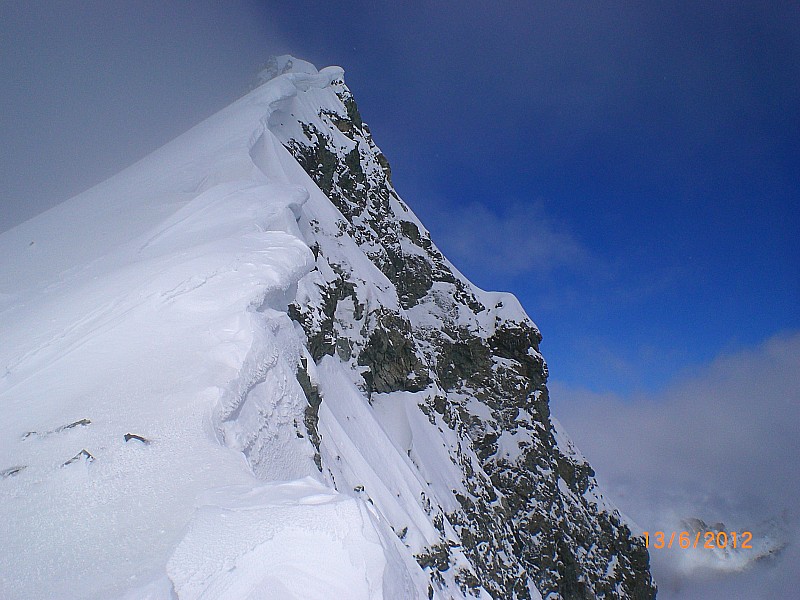 Roche Faurio : Bon enneigement jusqu'au sommet (collet).