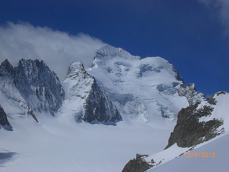 #12 Glacier Blanc refuge et Ecrins : depuis le bas de la pente de Brèche Cordier. Glacier Blanc refuge et Ecrins : depuis le bas de la pente de Brèche Cordier.