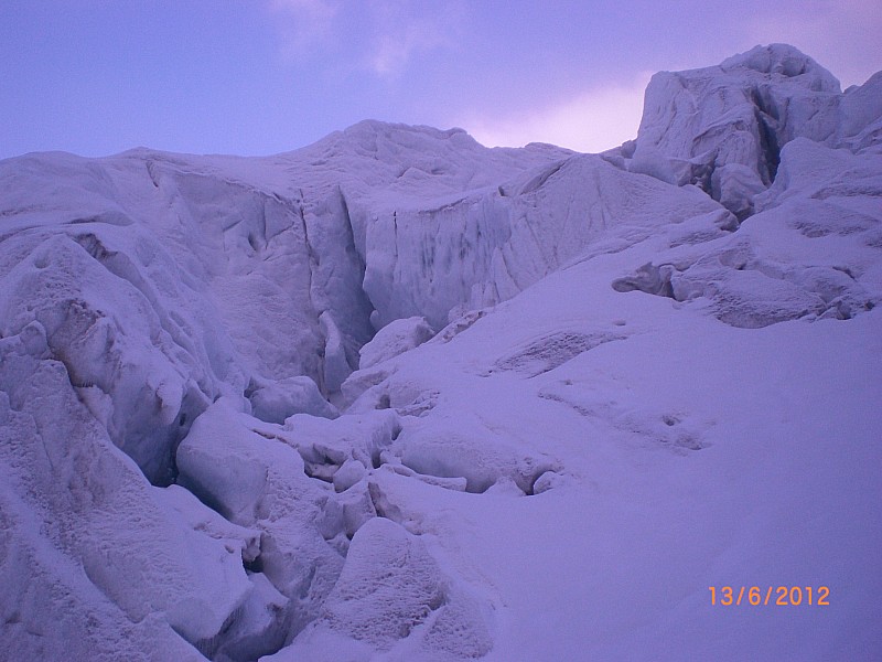#1 Glacier Blanc : le bas du glacier est bien chaotique. Glacier Blanc : le bas du glacier est bien chaotique.