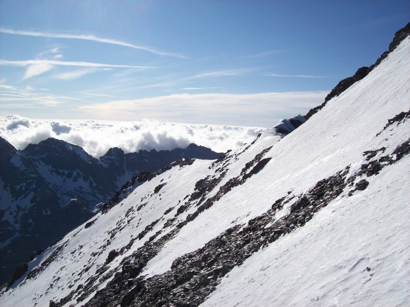 #2 200 m sous le sommet : les Italiens restent sous la couette. 200 m sous le sommet : les Italiens restent sous la couette.