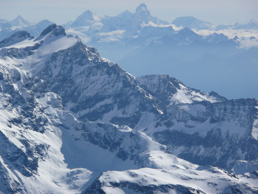 #9 Cervin : Pour oublier les efforts de la montée, le panorama change les idées Cervin : Pour oublier les efforts de la montée, le panorama change les idées