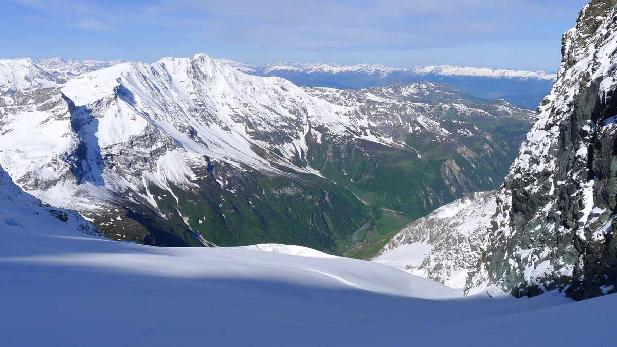 #5 sur le glacier de Geay : Neige d sur le glacier de Geay : Neige d'hiver, herbe de printemps