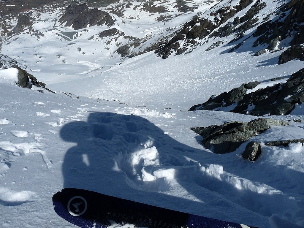 #13 C C'est parti : finalement un seul virage avant de deraper sur les rochers