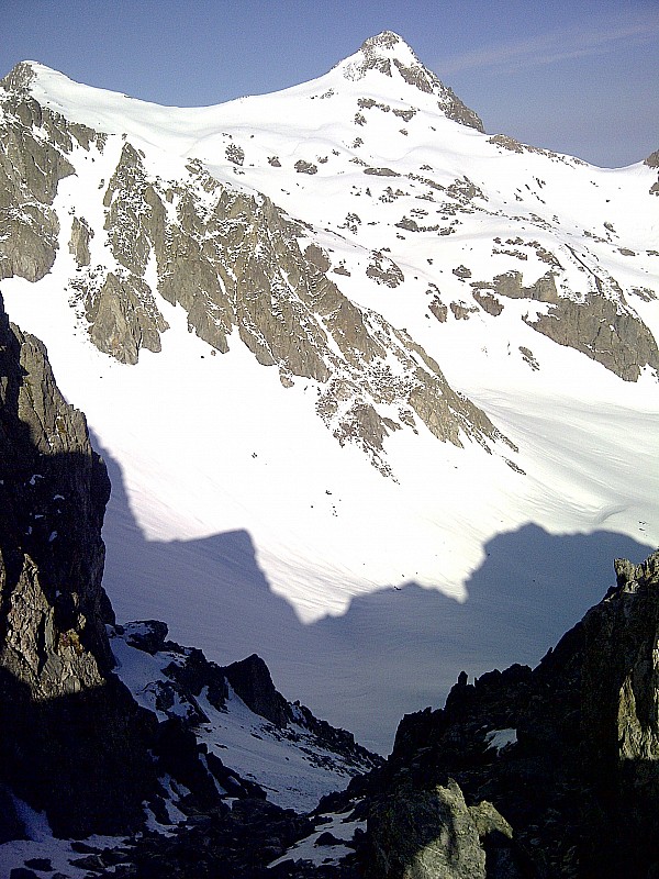 #2 breche argentière versant w : versant w de la brèche, déneigé sur plus de 50m, Rocher blanc...tout blanc breche argentière versant w : versant w de la brèche, déneigé sur plus de 50m, Rocher blanc...tout blanc