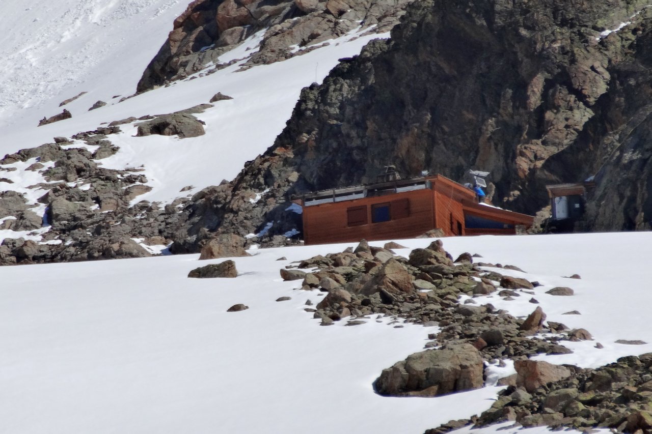 #18 Le refuge Robert Blanc : Je suis passé un peu plus bas. Le refuge Robert Blanc : Je suis passé un peu plus bas.