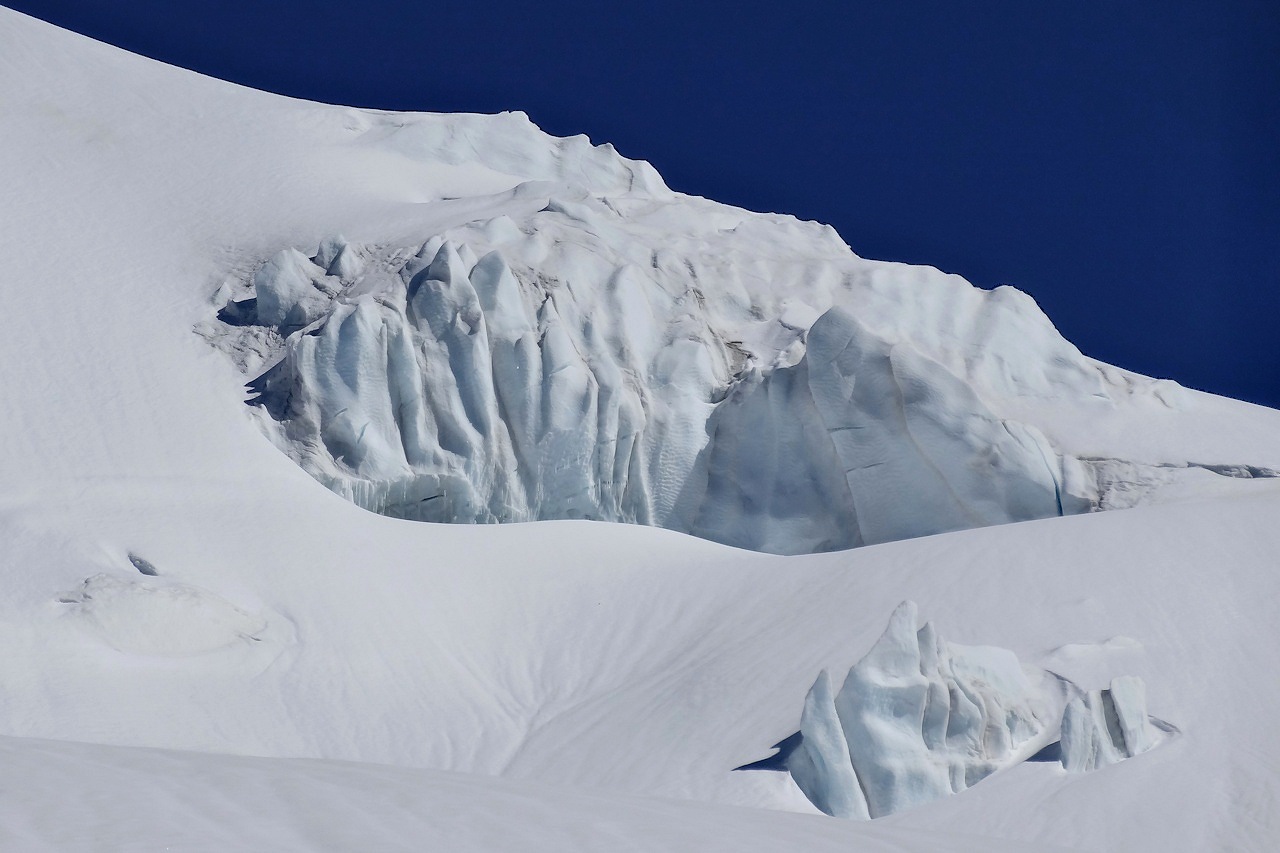 #14 Séracs sous le Dôme de Neige : Au début de la descente. Séracs sous le Dôme de Neige : Au début de la descente.