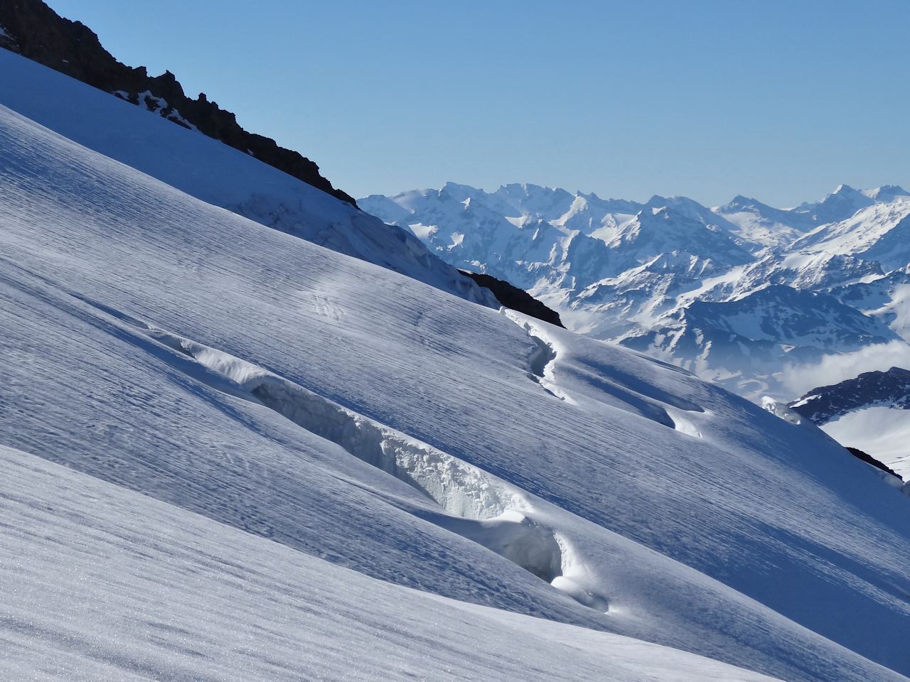 #7 crevasses : Principalement au centre et en rive gauche du glacier. crevasses : Principalement au centre et en rive gauche du glacier.