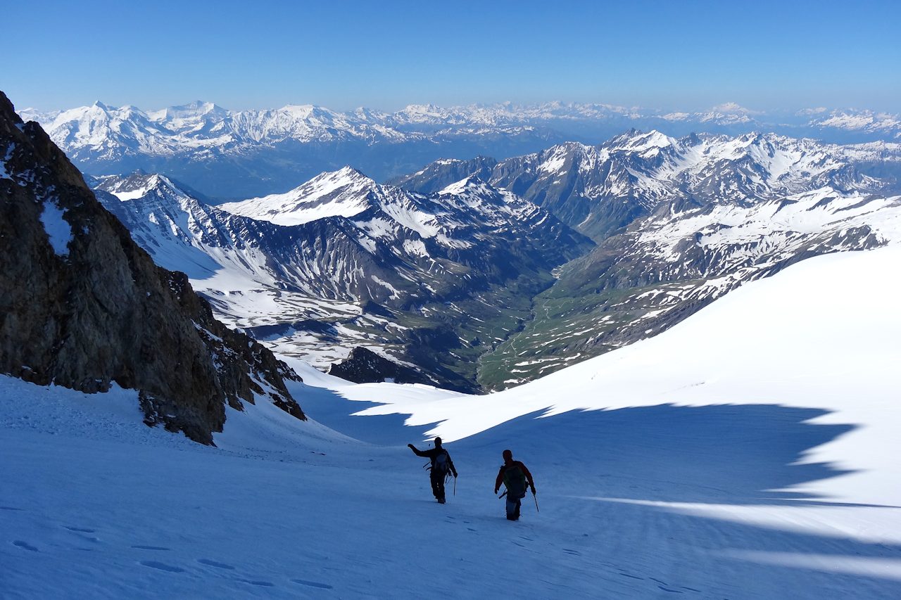 Deux alpinistes  Annéciens : Moins facile à pied qu'à ski.