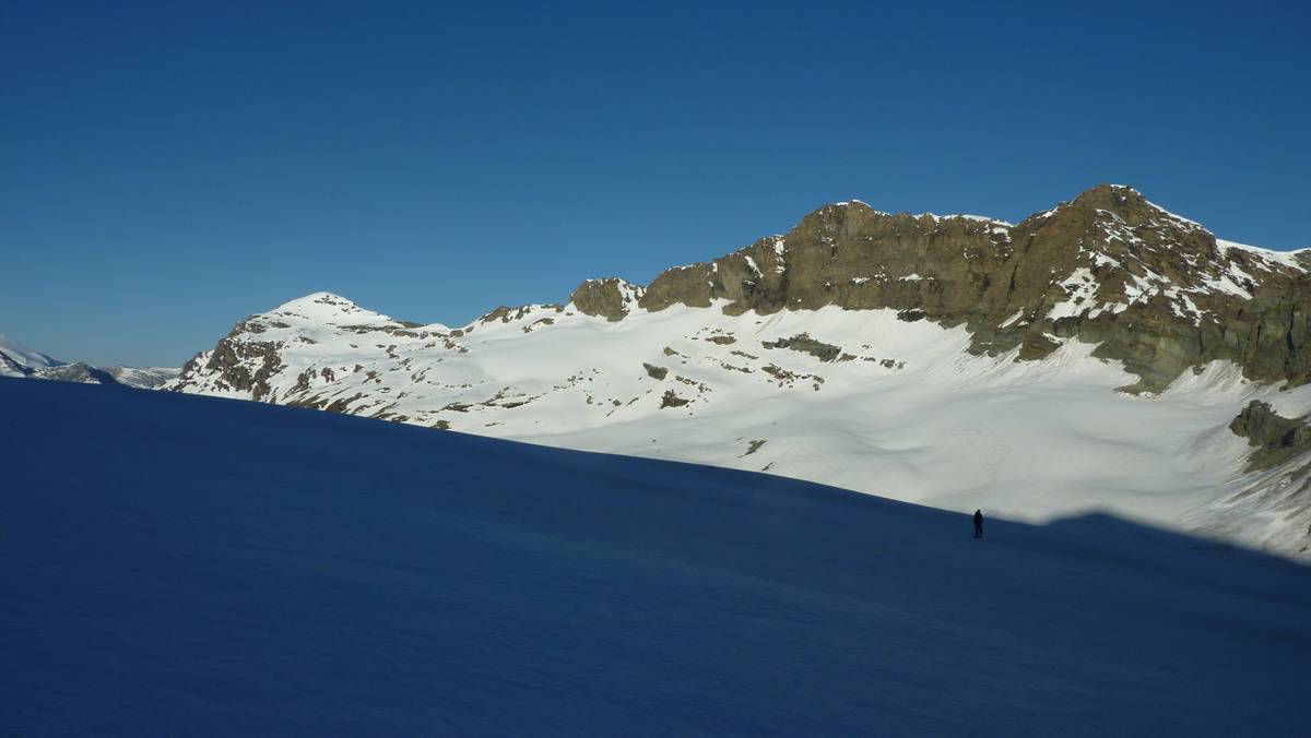 glacier du Montet : apres la traversée, on voit le col de l'Ouille Noire en arriere plan