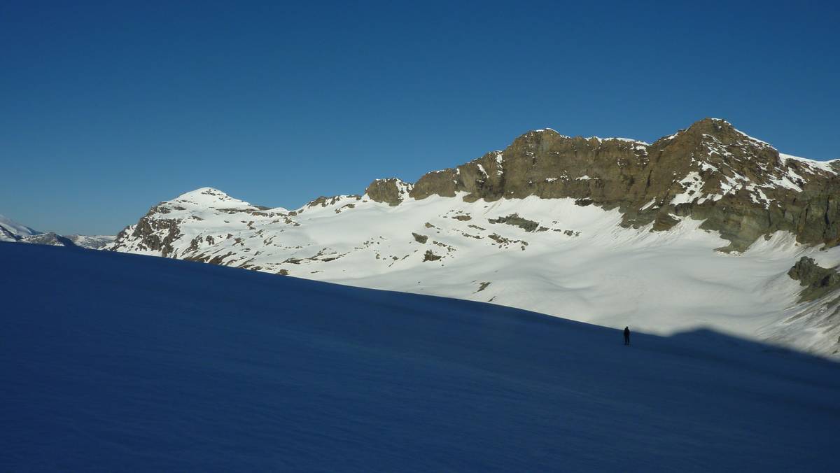 #12 glacier du Montet : apres la traversée, on voit le col de l glacier du Montet : apres la traversée, on voit le col de l'Ouille Noire en arriere plan