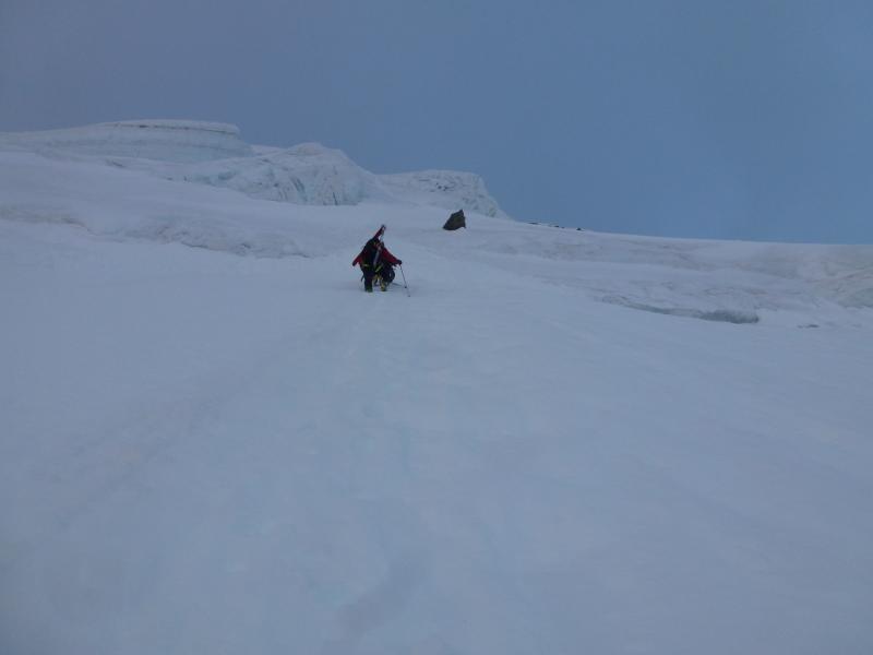 #4 Aiguille de Bionnassay : l Aiguille de Bionnassay : l'autre cordée, qui nous passe devant, à l'endroit ou il faut tirer franchement à droite