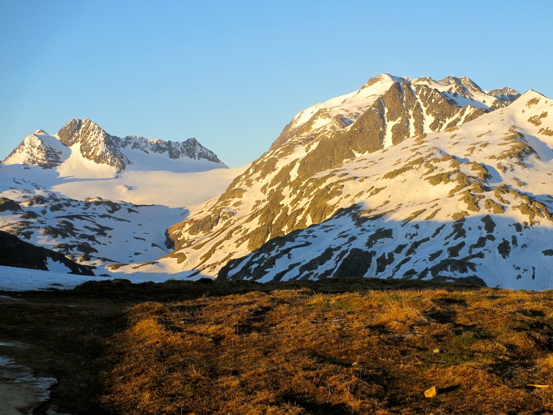 #1 Aiguille Noire : Illuminée par le soleil du matin. Aiguille Noire : Illuminée par le soleil du matin.