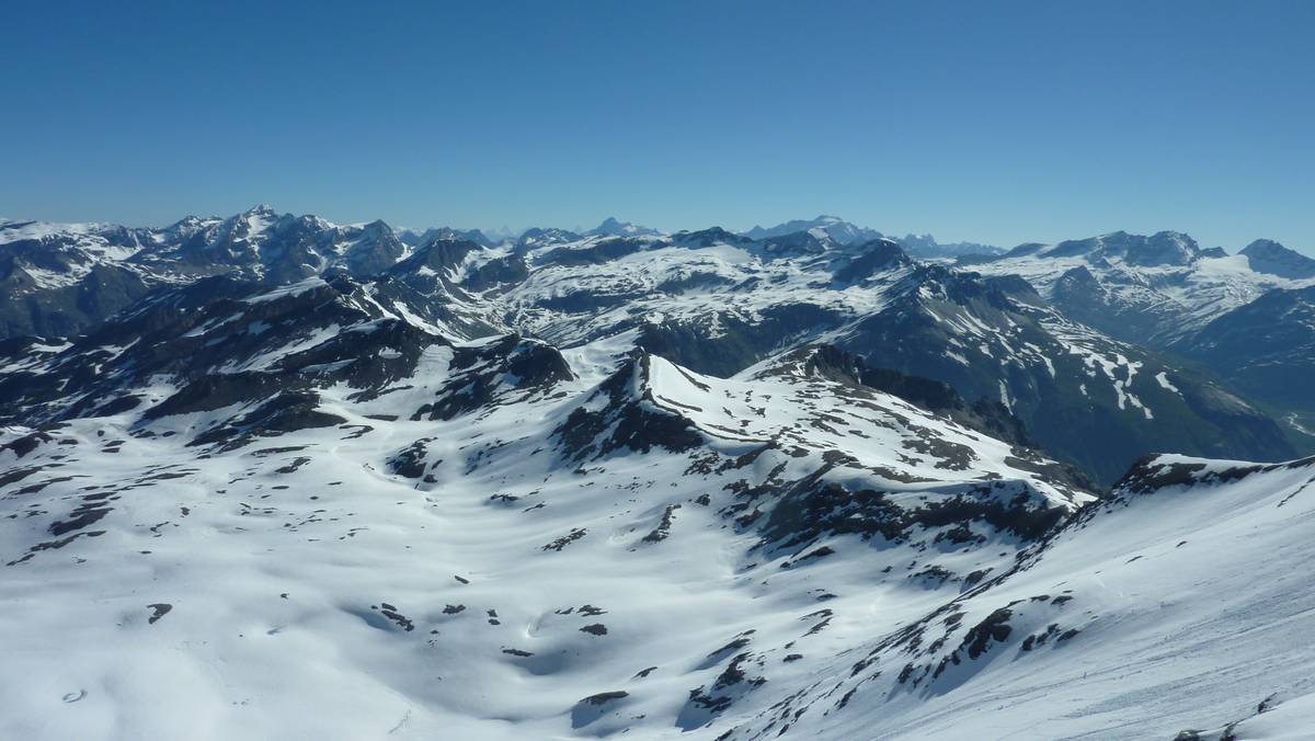 #16 vers le nord : en contre bas, on voit bien les cols de Bezin et des Roches vers le nord : en contre bas, on voit bien les cols de Bezin et des Roches