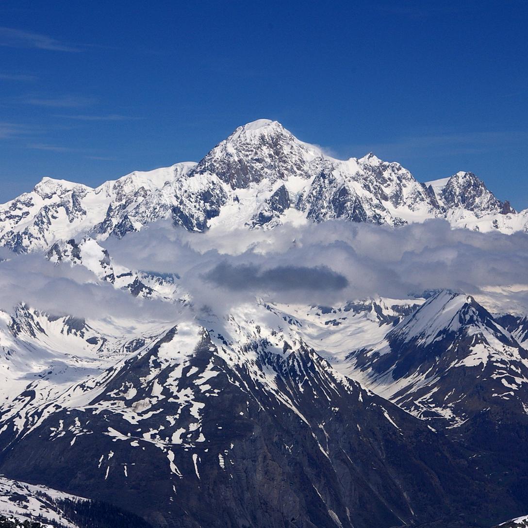 #11 A la mémoire de S.BROSSE : Le sommet des Alpes, à la mémoire du leader de notre discipline. Respect et silence... pour ce qu A la mémoire de S.BROSSE : Le sommet des Alpes, à la mémoire du leader de notre discipline. Respect et silence... pour ce qu'il nous a donné.