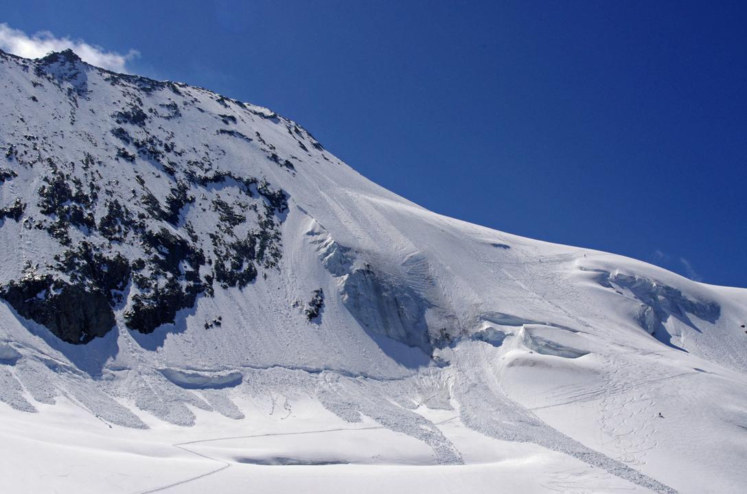 #2 Face Nord matinale : La face nord du Mont-Pourri a déjà bien évolué depuis la sortie de Marco, 2 jours plus tôt... Face Nord matinale : La face nord du Mont-Pourri a déjà bien évolué depuis la sortie de Marco, 2 jours plus tôt...