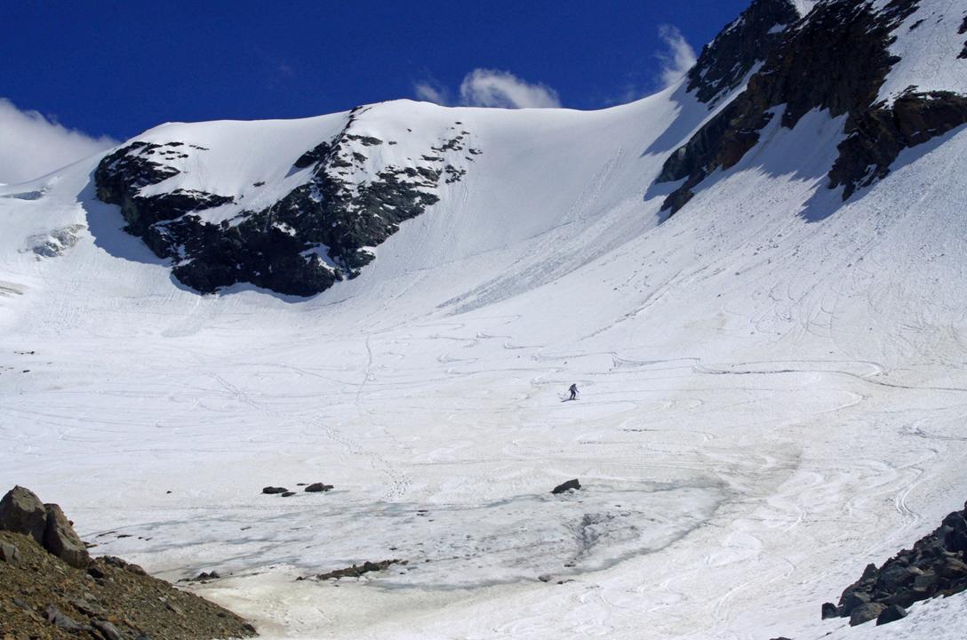 #9 Sous le Saint-Esprit : La conque du glacier des Roches skie en souplesse... sous la jolie facette du St-Esprit! Sous le Saint-Esprit : La conque du glacier des Roches skie en souplesse... sous la jolie facette du St-Esprit!