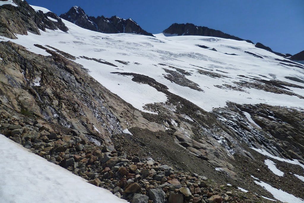 #3 Du sommet de la moraine : La partie basse du glacier. (photo D.Moreau) Du sommet de la moraine : La partie basse du glacier. (photo D.Moreau)