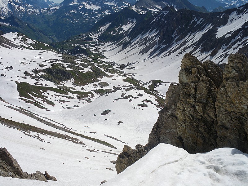 #2 Au sommet du petit couloir : Combe de la Nova vue du haut du couloir. Au sommet du petit couloir : Combe de la Nova vue du haut du couloir.